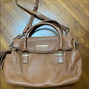 Medium Bedford Tassel Convertible Shoulder Bag